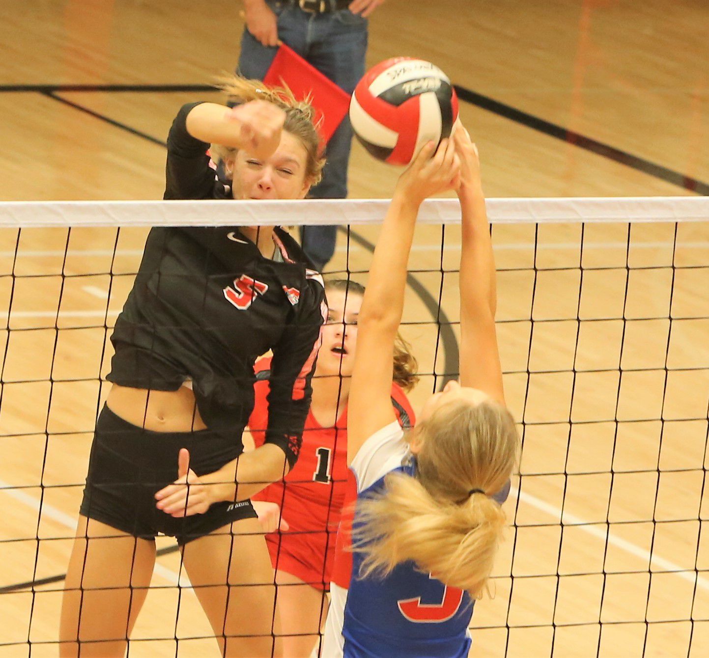 101821-qc-spt-cam-assum vball17.jpg